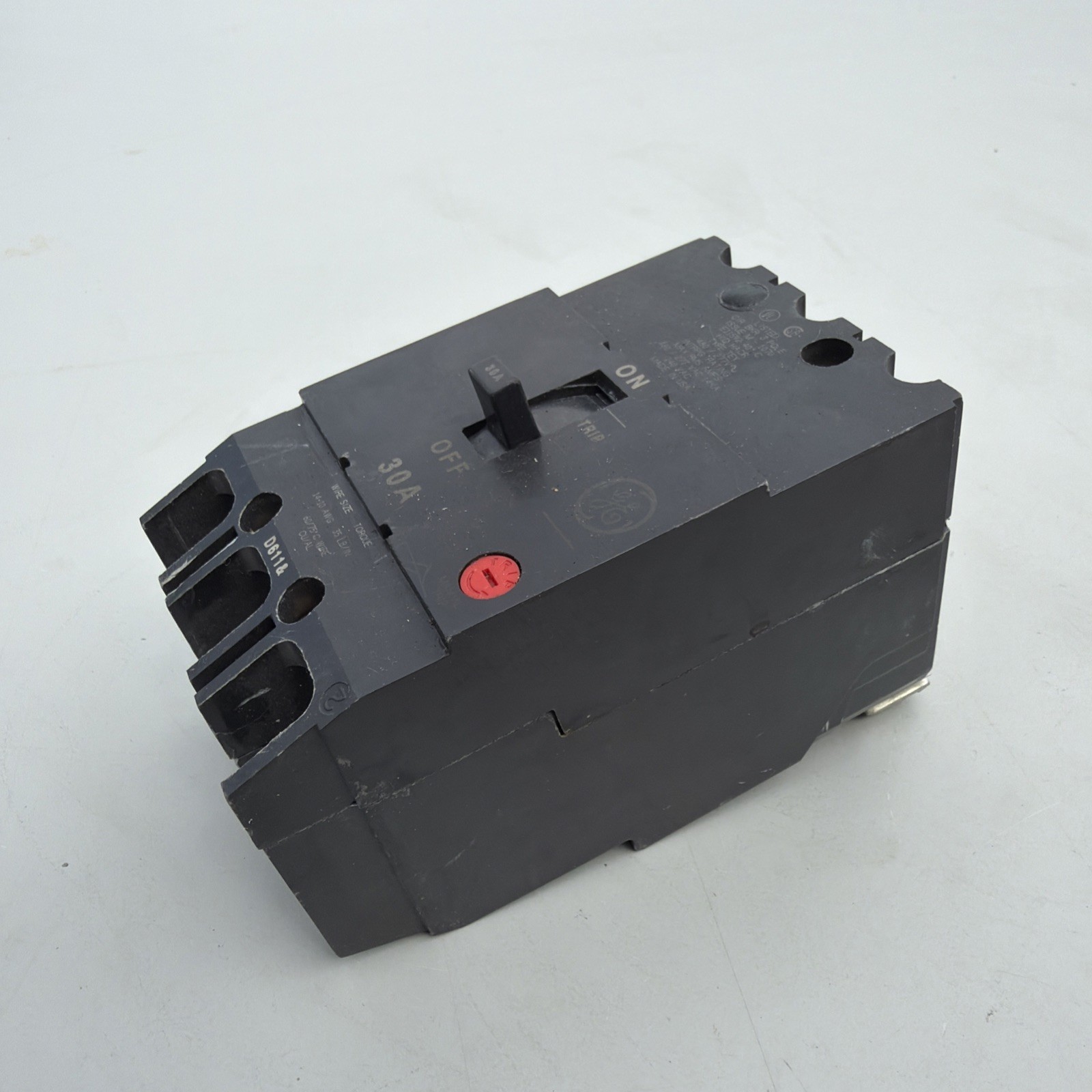GE TEY330 CIRCUIT BREAKER, 480/277-VOLT, 3-POLE, 30-AMP, BRK / TEY FRAME