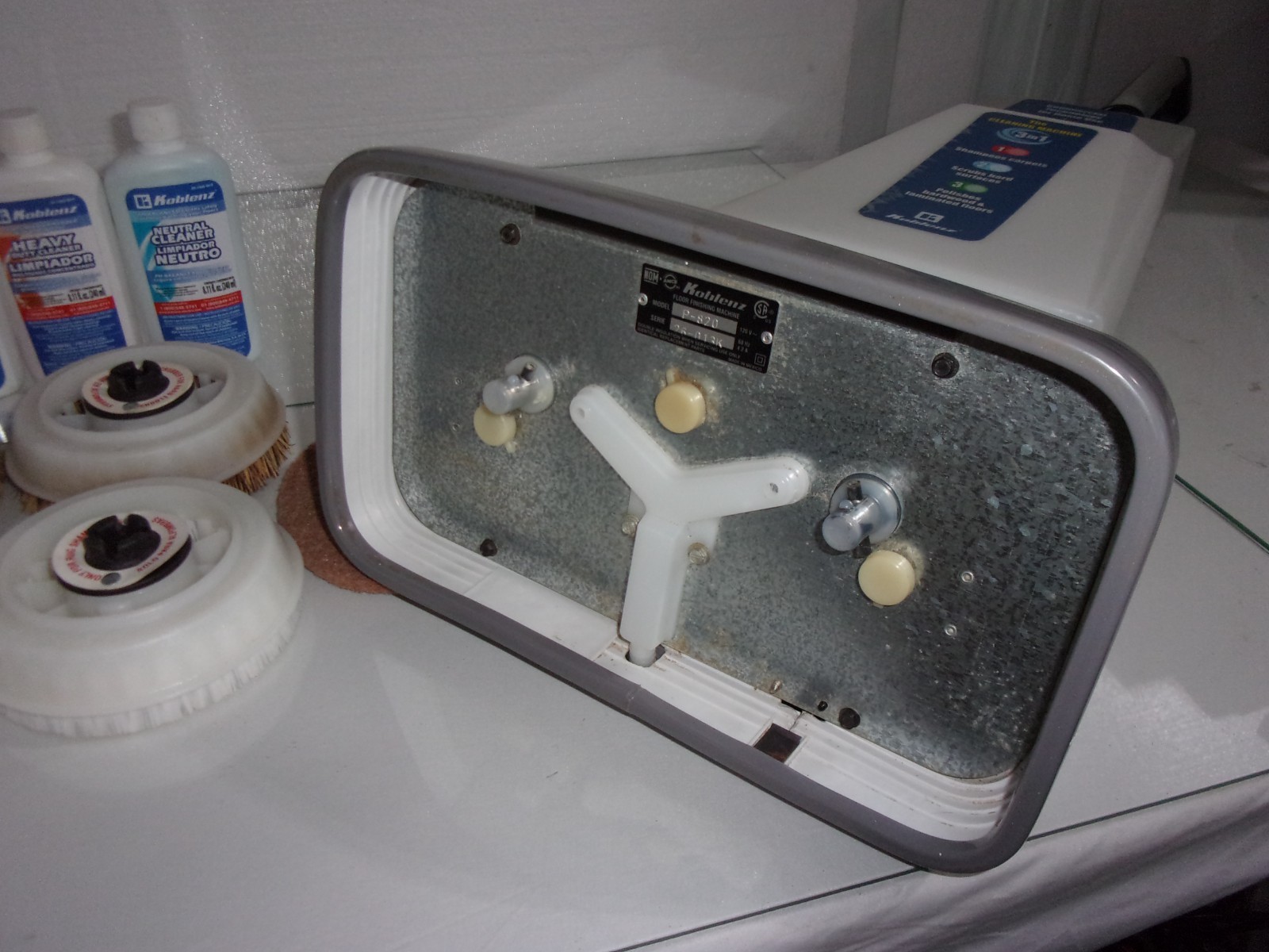 Koblenz P820 The Cleaning Machine Shampoo Polisher 3 Speed + Brushes