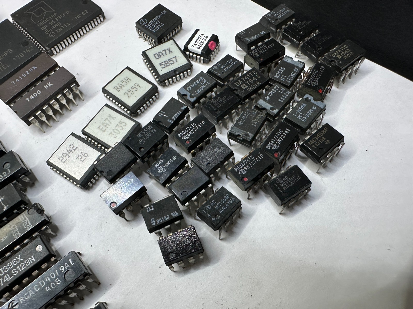 VINTAGE BIOS, FIRMWARE, EPROM ETC. IC Lot Of 190Pcs, AS-IS UNTESTED, Gold Scrap