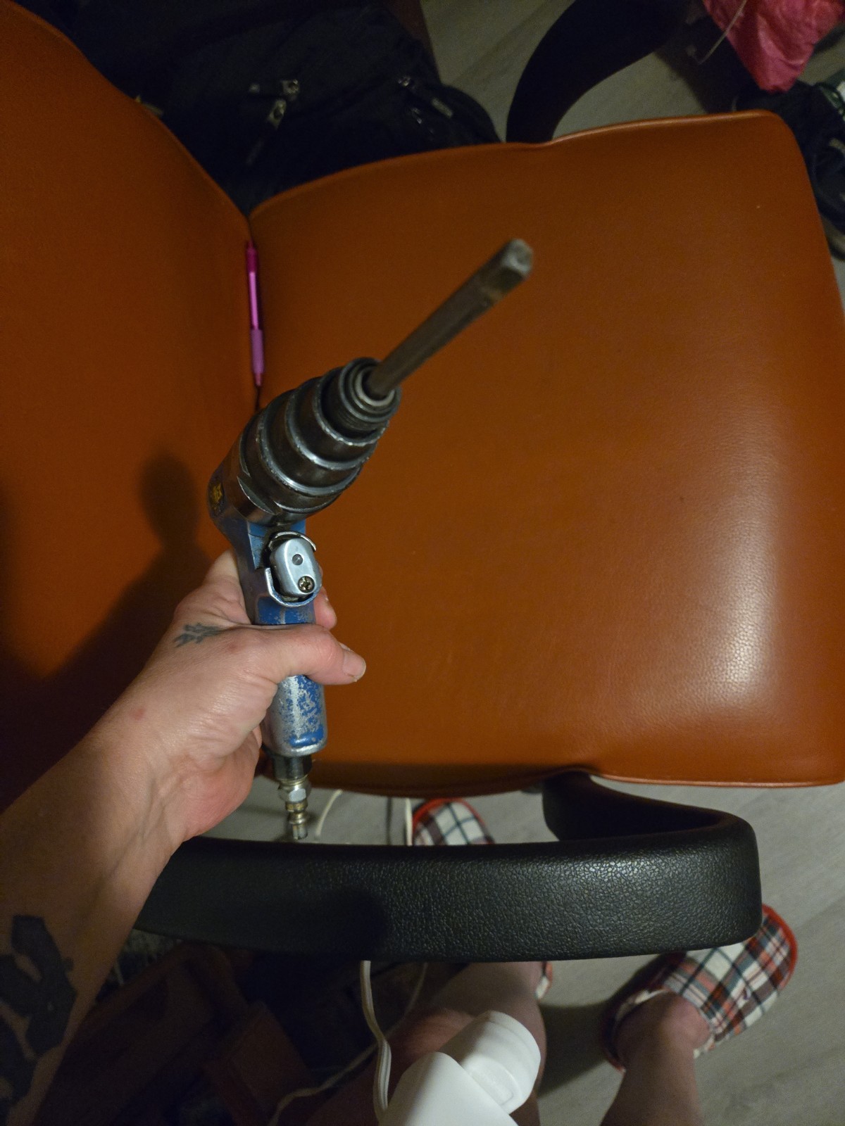 TyRex TY1800 air-powered, pistol-grip pneumatic screwdriver