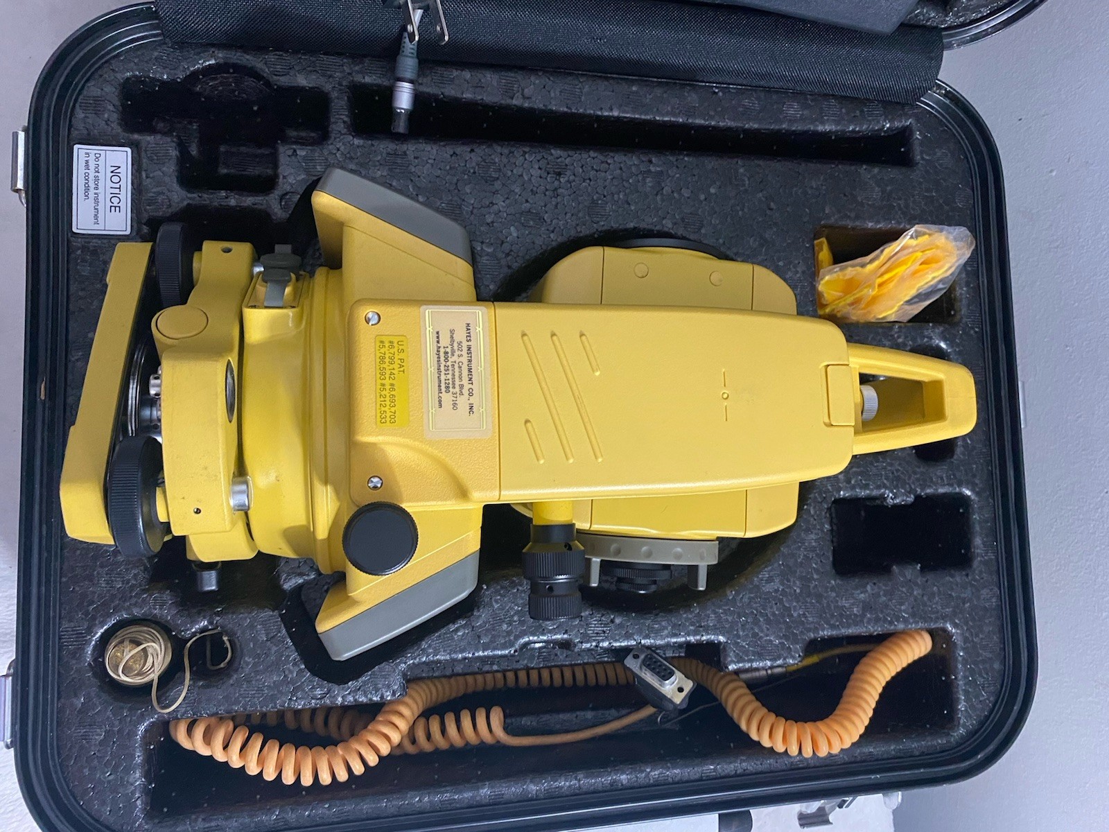 TOPCON GTS-233W ( GTS-230W Series) 3” Electronic Total Station W/ Case & Charger