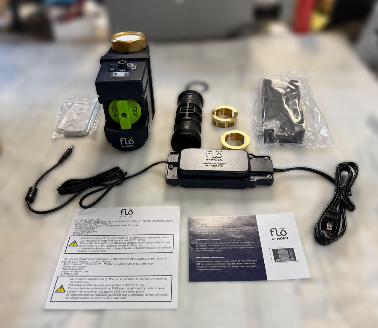 Moen Flo Shutoff, Automatic Water Leak Detector & Shutoff, 1 1/4″ 900-002