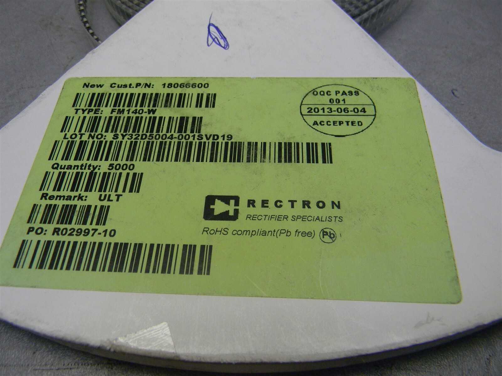 Rectron FM140-W Schottky Diodes & Rectifiers Reel of 615