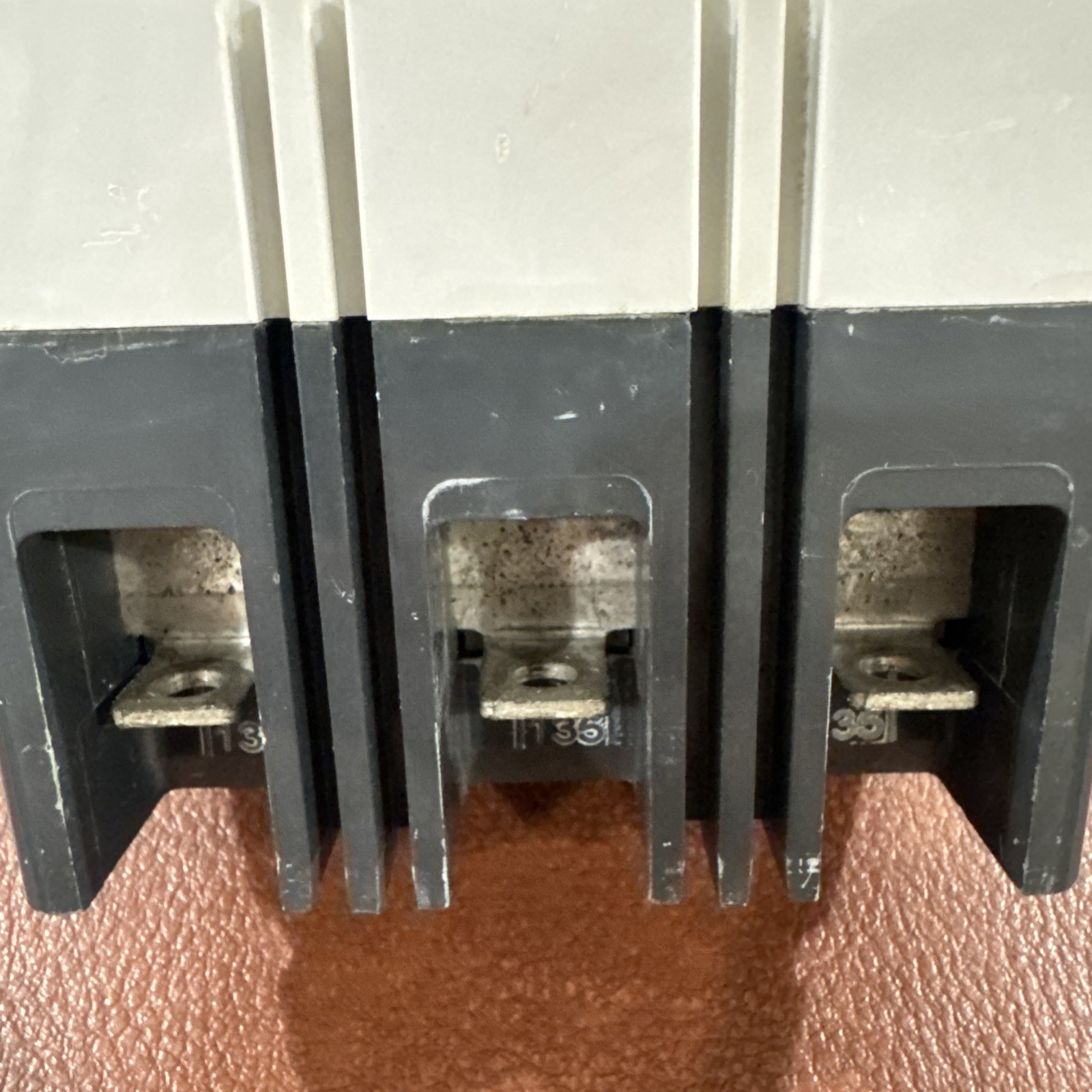Eaton Cutler Hammer ED 65k ED3225 3 Pole 225 Amp Circuit Breaker 3P 225A 240VAC