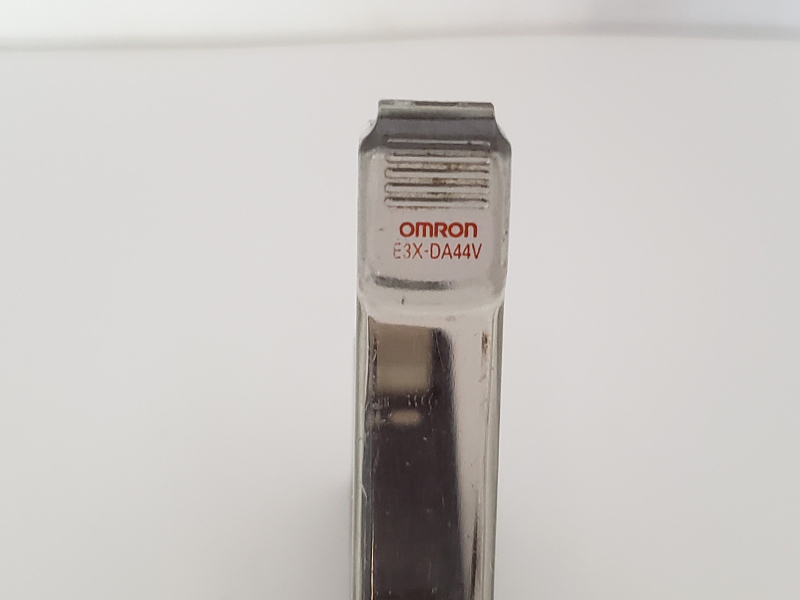 OMRON E3X-DA44V FIBER OPTIC AMPLIFIER 12-24VDC OV OUTPUT 4 PIN
