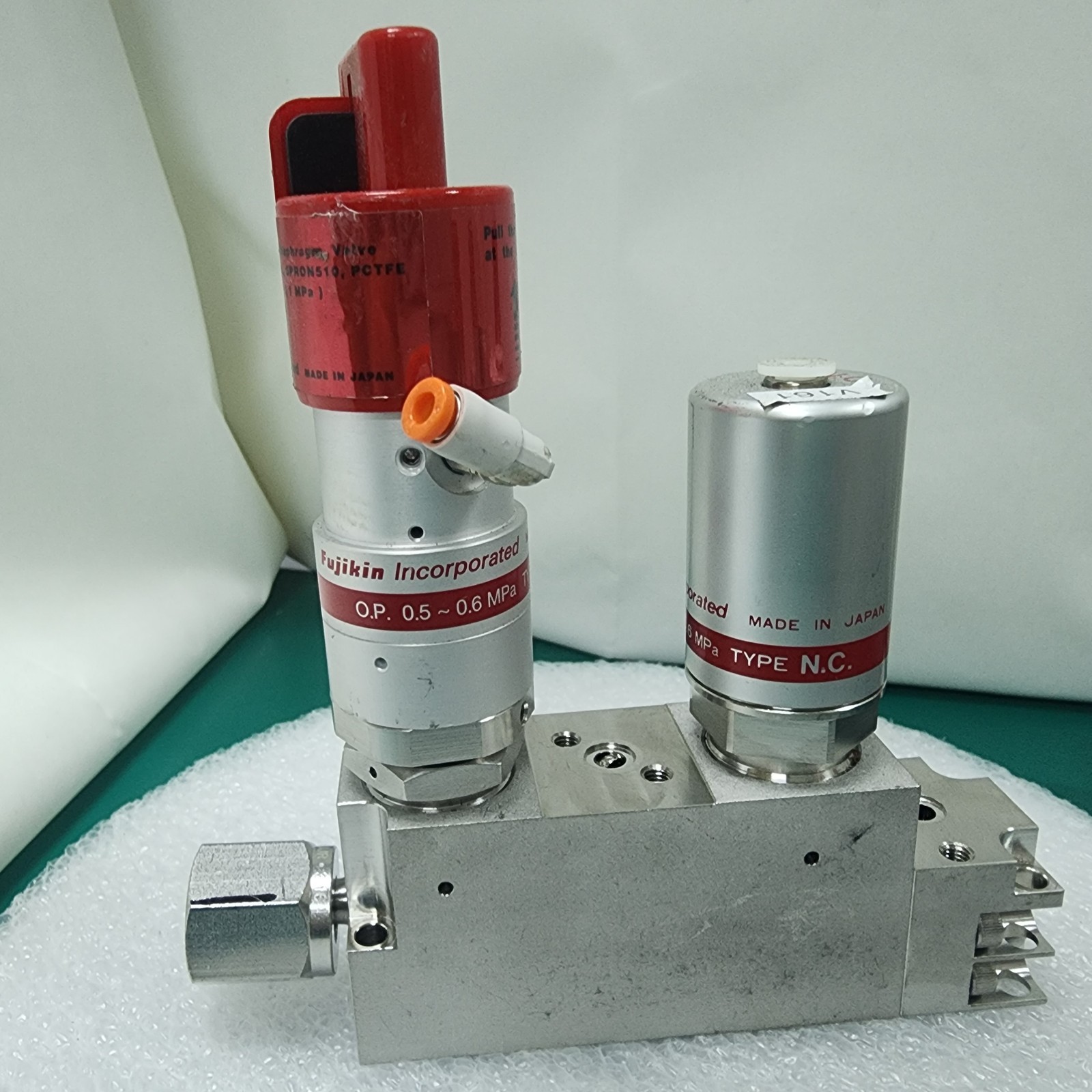 Lam 766-077821-103 Rev D,Fujikin 2xO.P. 0.5~0.6 Mpa Type NC Valve Assy,Use+97338