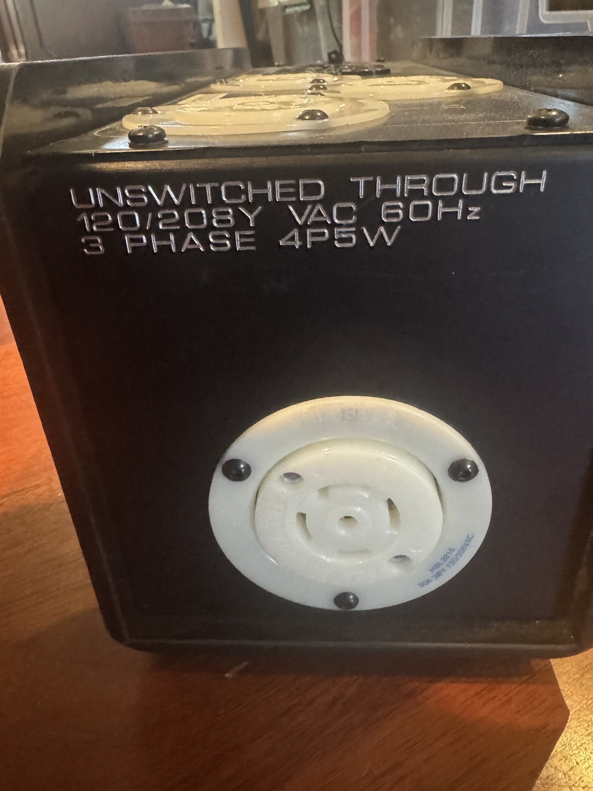 Motion Labs Power Distribution Stringer Box, Breakered, L21-30 In/Thru