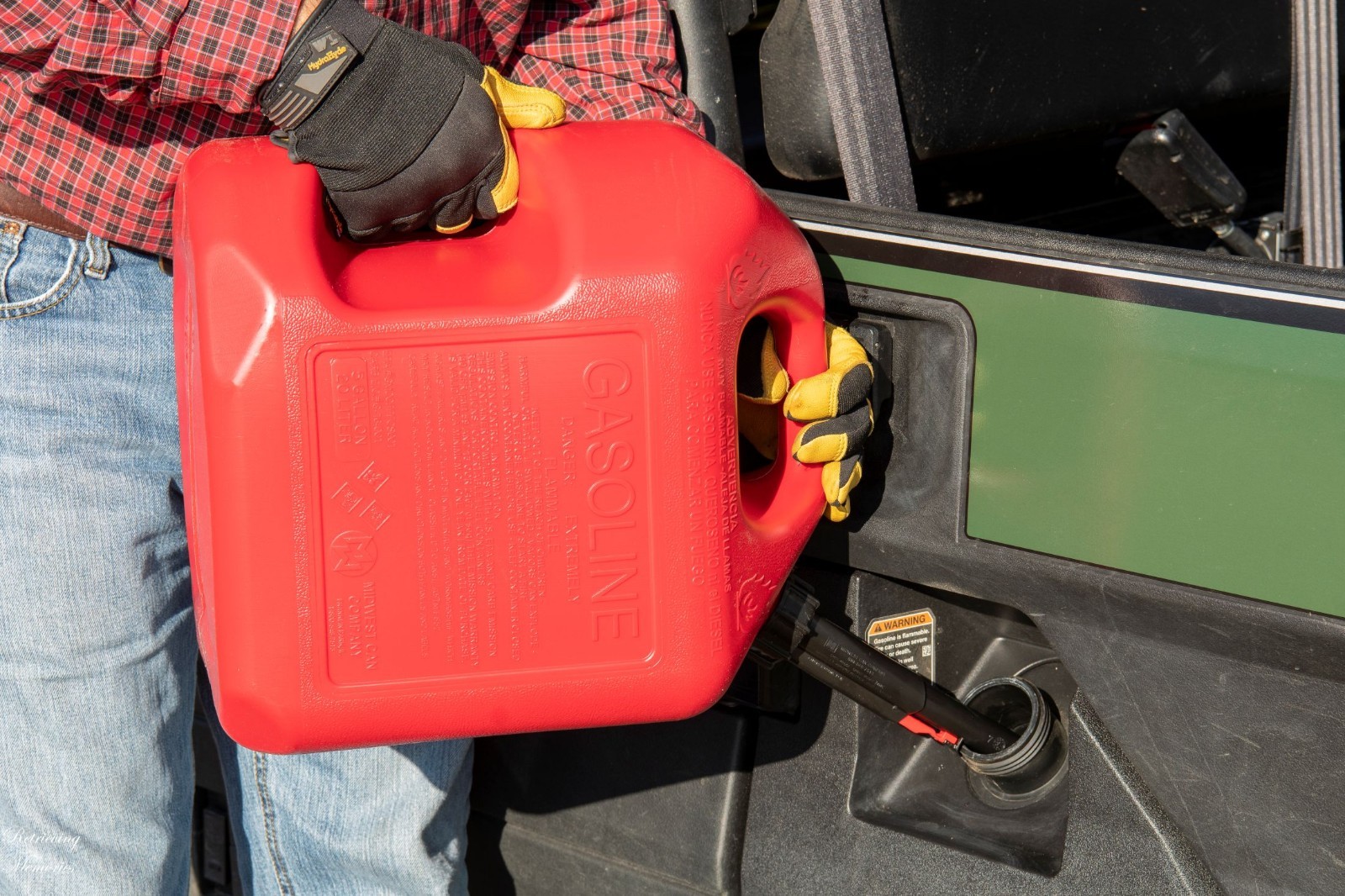Midwest Can 5 Gallon Auto Shut off Gasoline Can, 5610-4, Red in Color