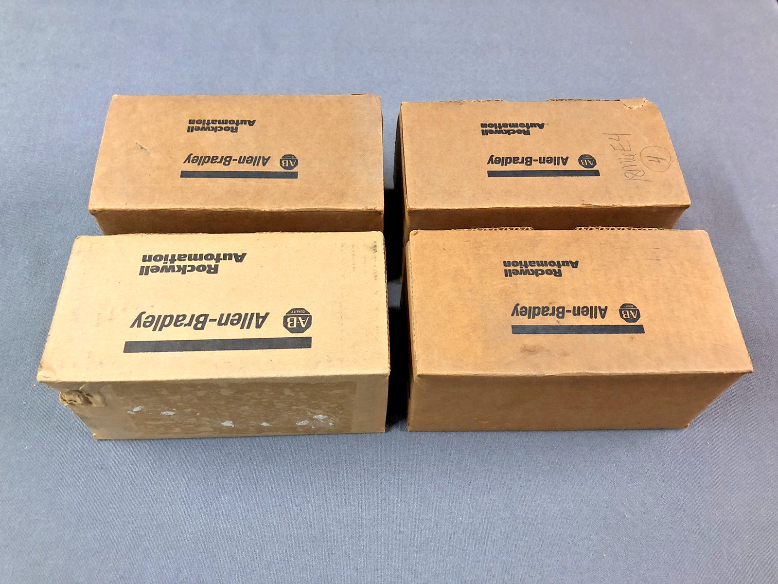 (1) Allen-Bradley 855T-BPM10C Base Mount Pole & Cap – For 855T Stack Lights