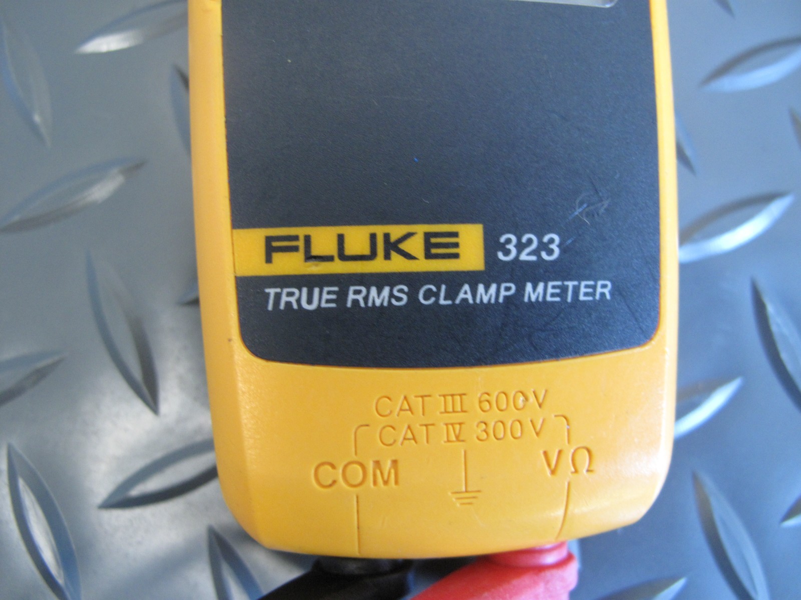 Fluke 323 true rms digital clamp meter 600v ac / dc voltage working