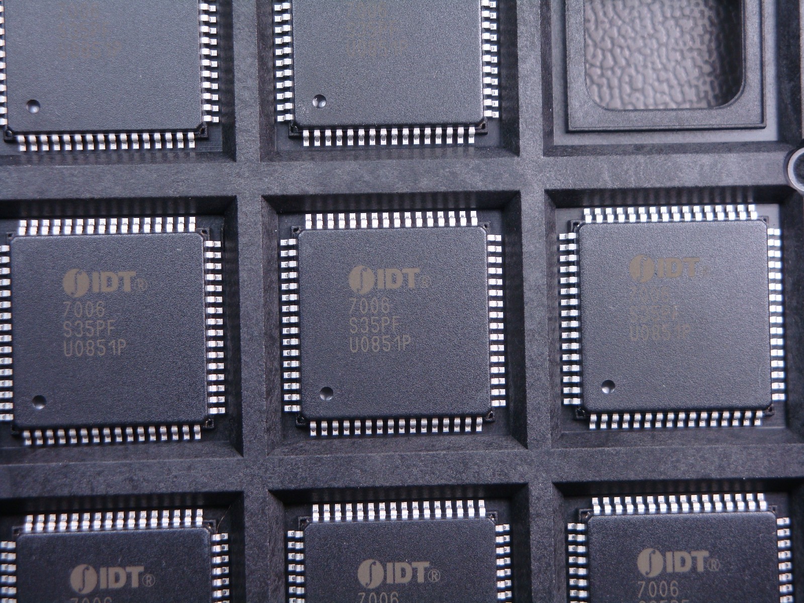 7006S35PF IDT High-Speed 16K x 8 Dual Port Static Ram SRAM 35ns 128K bit NOS