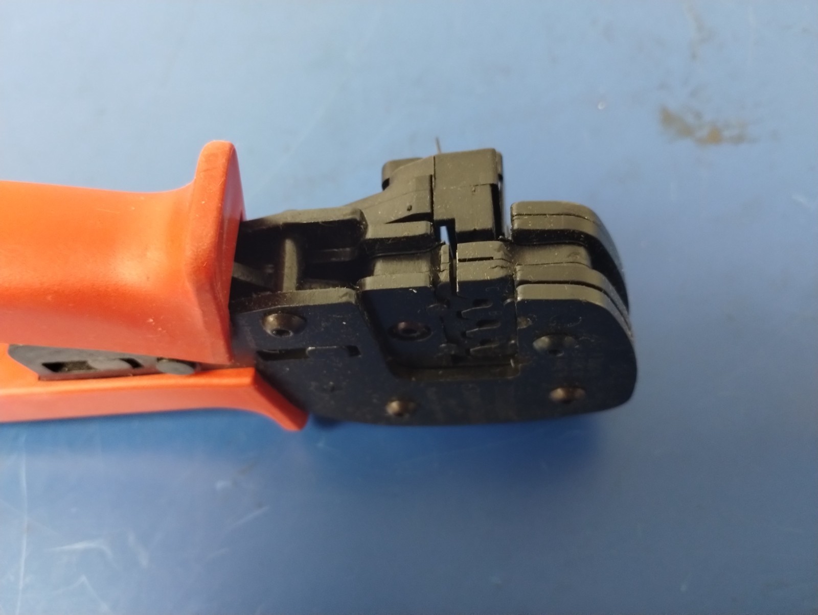 MOLEX 63819-0600 HAND CRIMP TOOL For Use With:1.8mm Wide Crimp Terminals