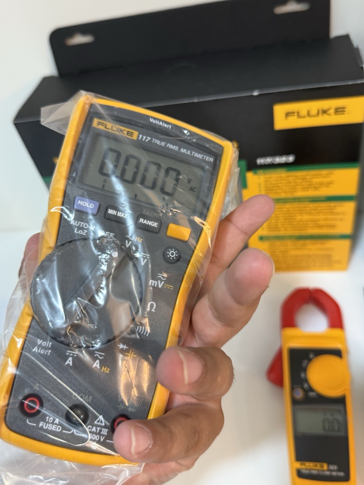 FLUKE 117/323KIT ELECTRICIANS COMBO KIT (NEW) SHIPS FAST MFD-2026
