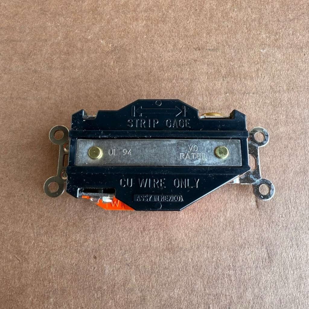 Lot of 10 Leviton 2610-IG 30A 125V L5-30R Locking Receptacle Orange NEW