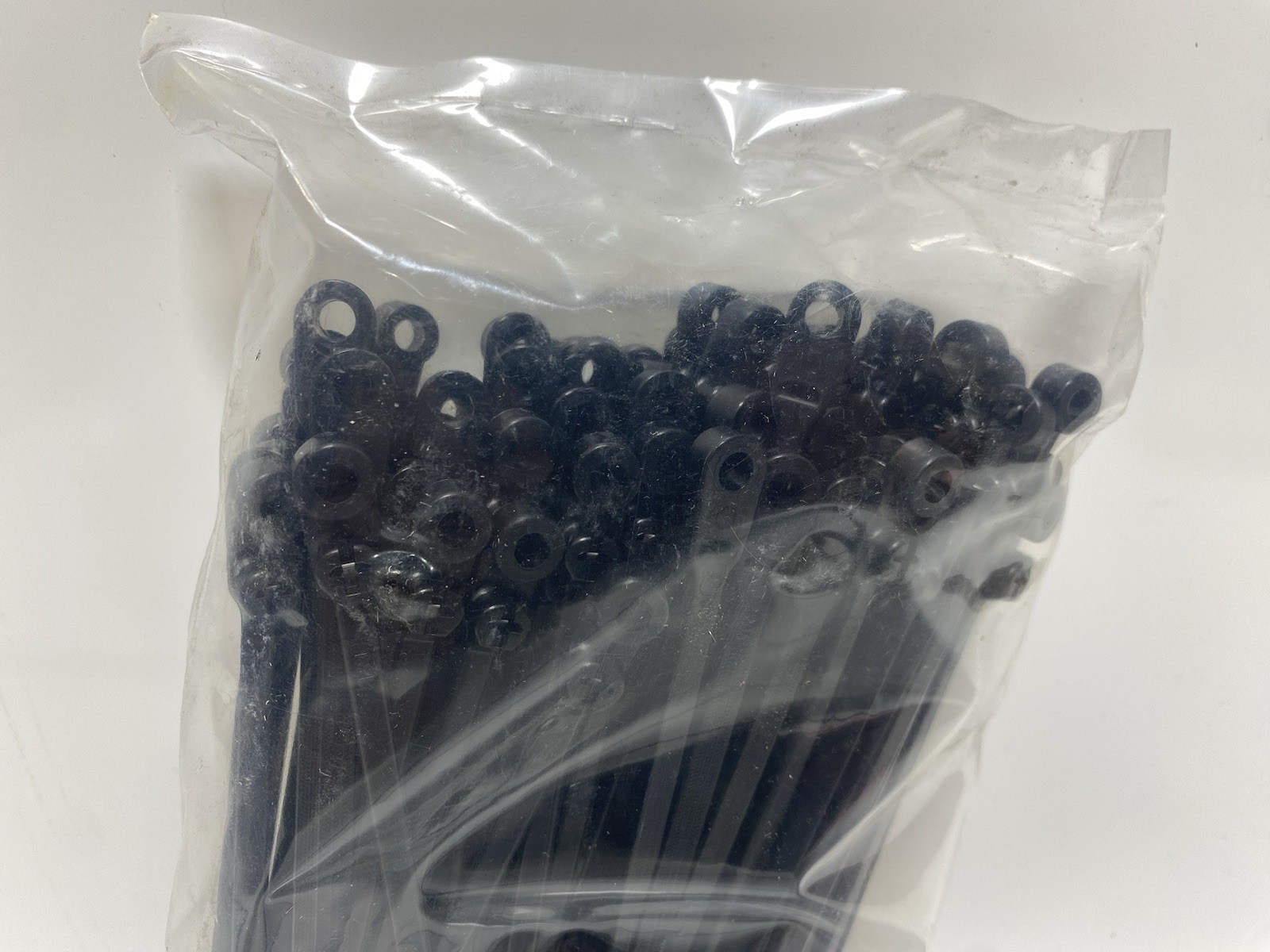 Thomas & Betts TY535MX 8″ 50lb UV Black with #10 Mounting Hole 100/Bag