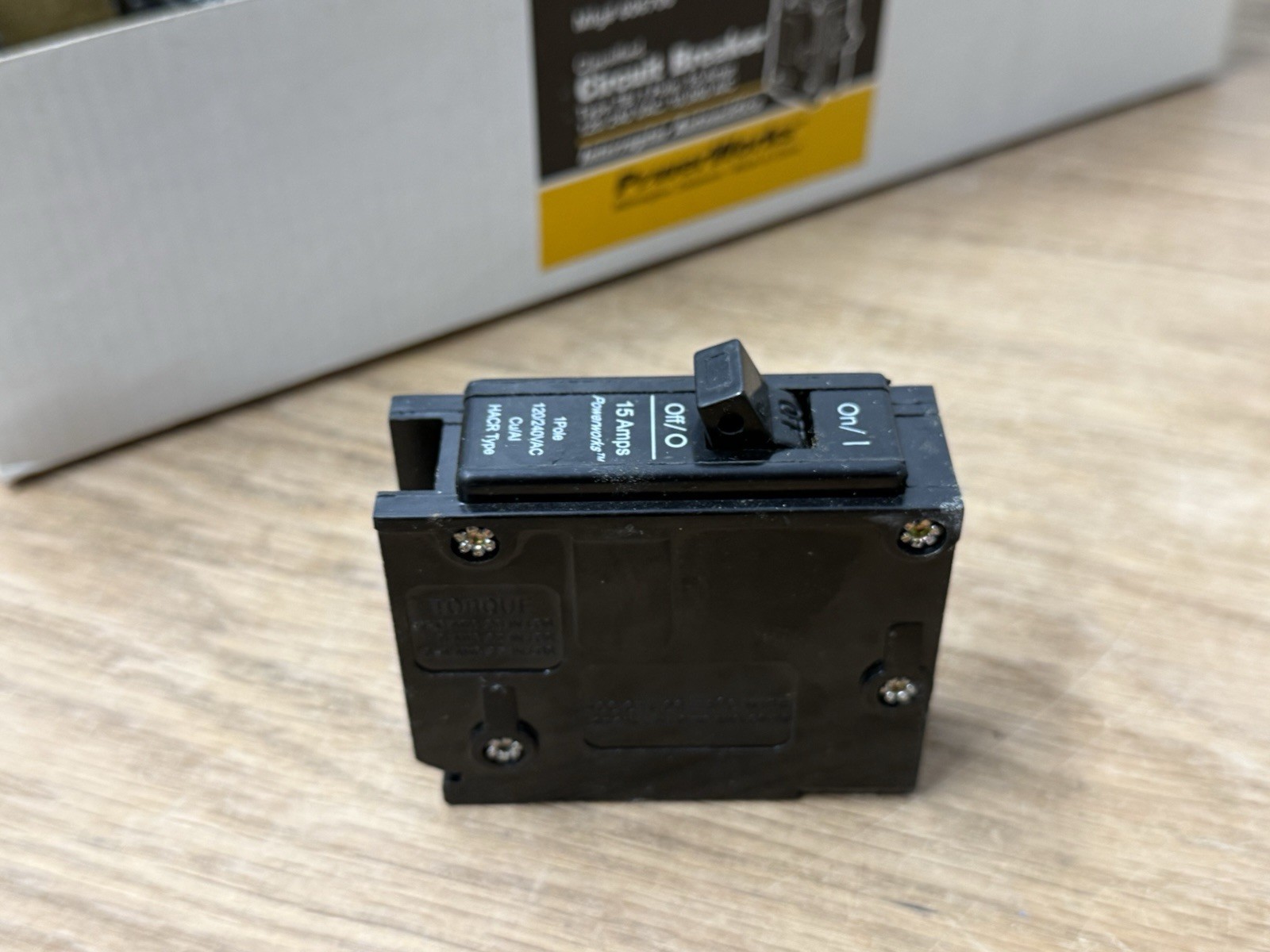 NEW Box of 12 PowerWorks 1Pole 15 Amp 120/240 VAC Circuit Breakers 606700