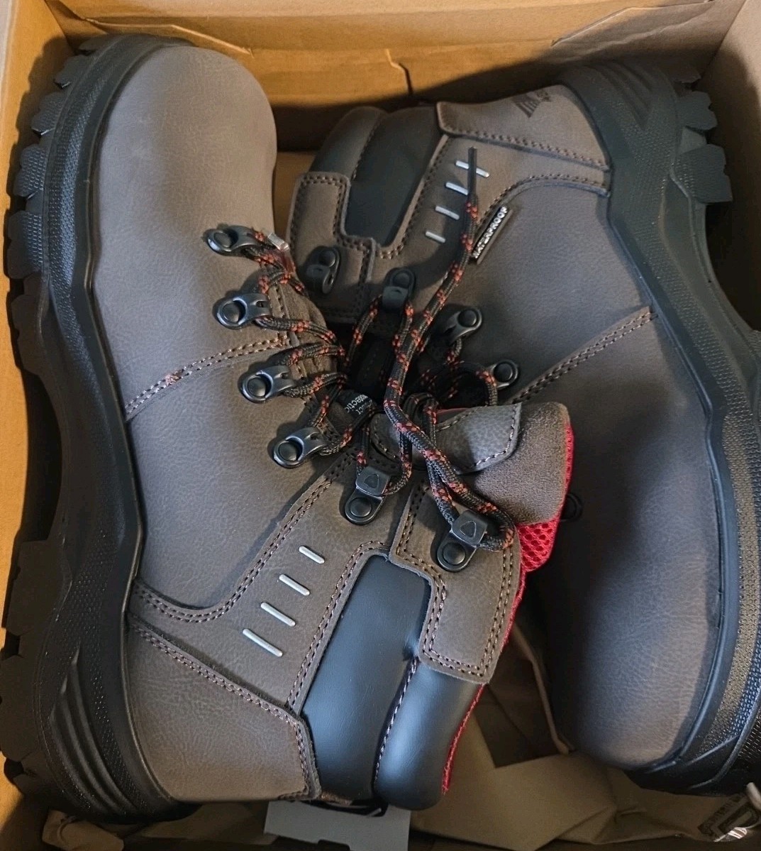 Avenger Safety Footwear 7402 Men’s 6-Inch Work Boot, 9 1/2, Carbon Fiber Toe, 6