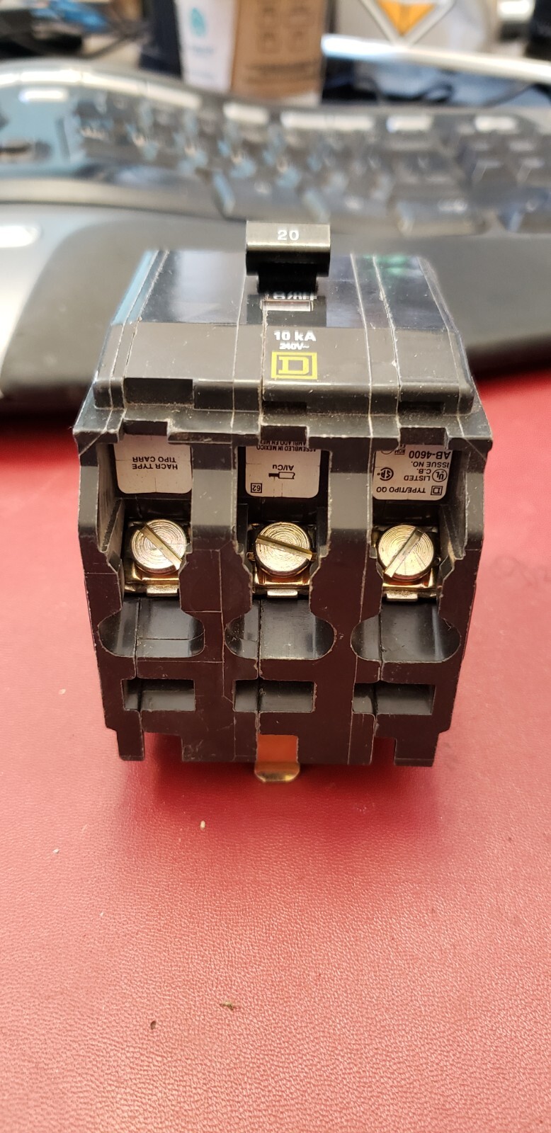 Square D Circuit Breaker 20A 240V 10KA 3 Pole Plug In Mounting Q0320 ( G2-3A)