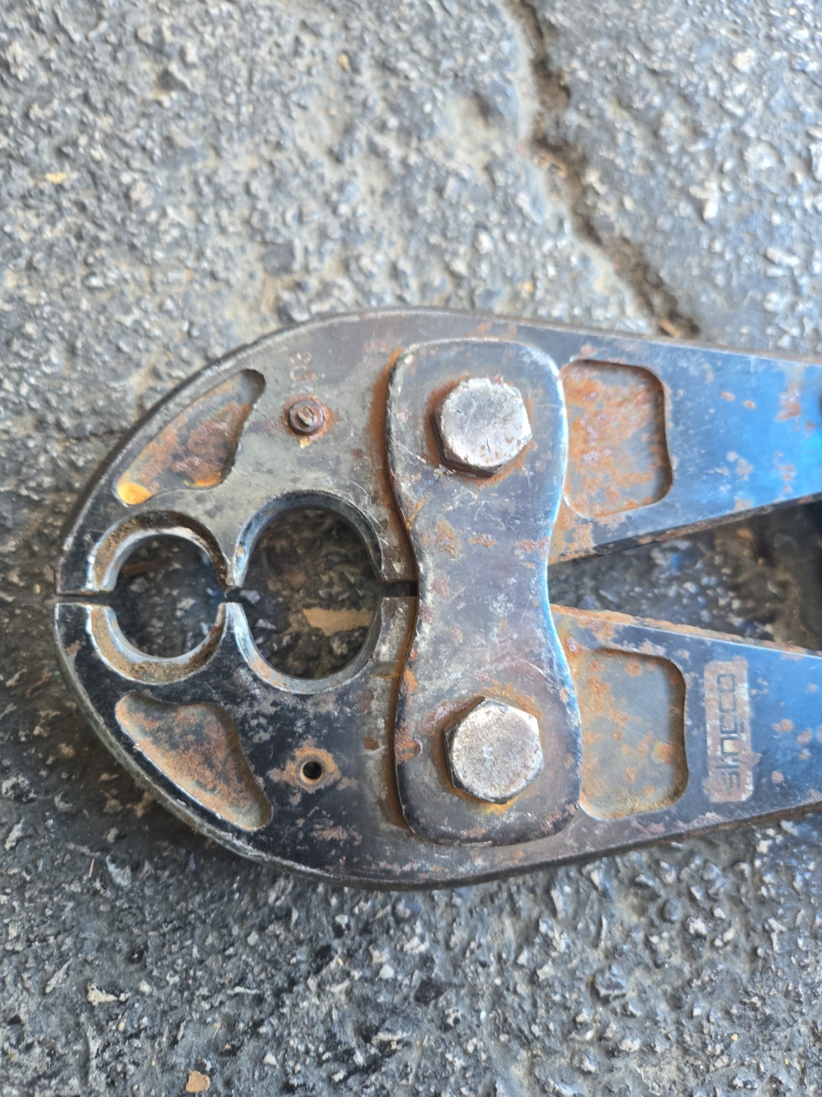 PRE-OWNED SLINGCO MODEL #D3 MANUAL CRIMPER FIBERGLASS HANDLE. GOOD WORKING COND.