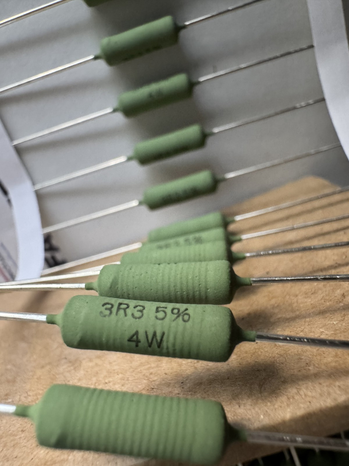 500 PCS AC04000003308JAC00 Vishay Metal Film Resistor 3.3 Ω 4W ±5% TCR ±50ppm