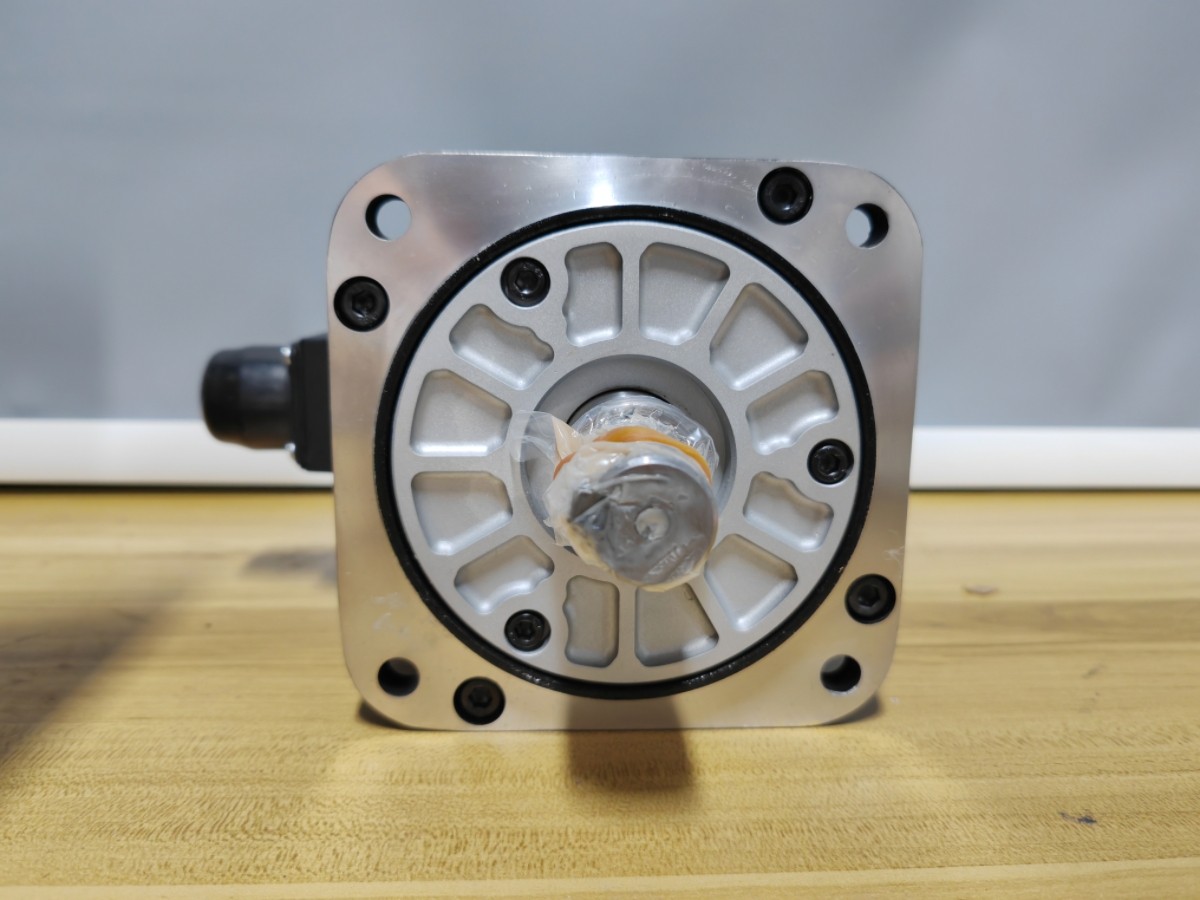 YASKAWA SGMG-13A2ABC AC SERVO MOTOR SGMG13A2ABC New