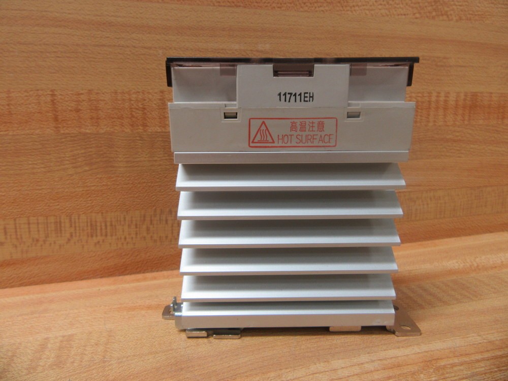 Omron G3PE-215B-DC12-24 Solid State Relay G3PE215BDC1224