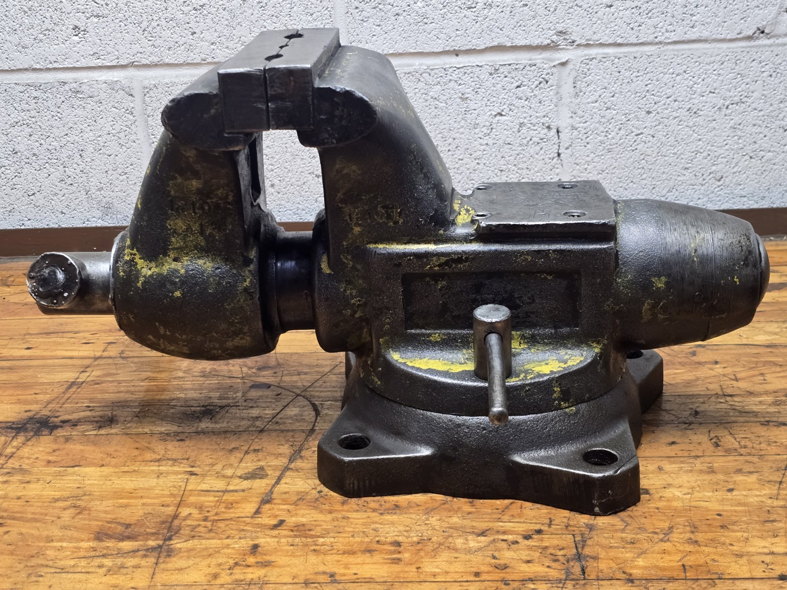 Wilton Tradesman Bullet 1760 6″ Jaw Bench Vise Swivel Base 66 Pounds
