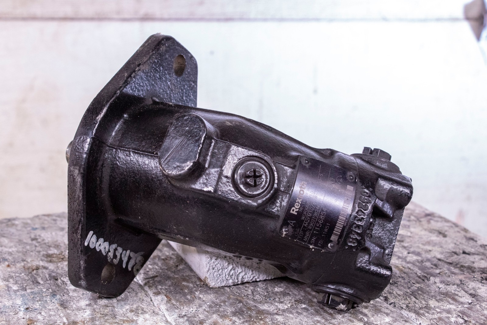 Rexroth R902198246 AA2FM10/61W-VPC53-S Hydraulic Motor
