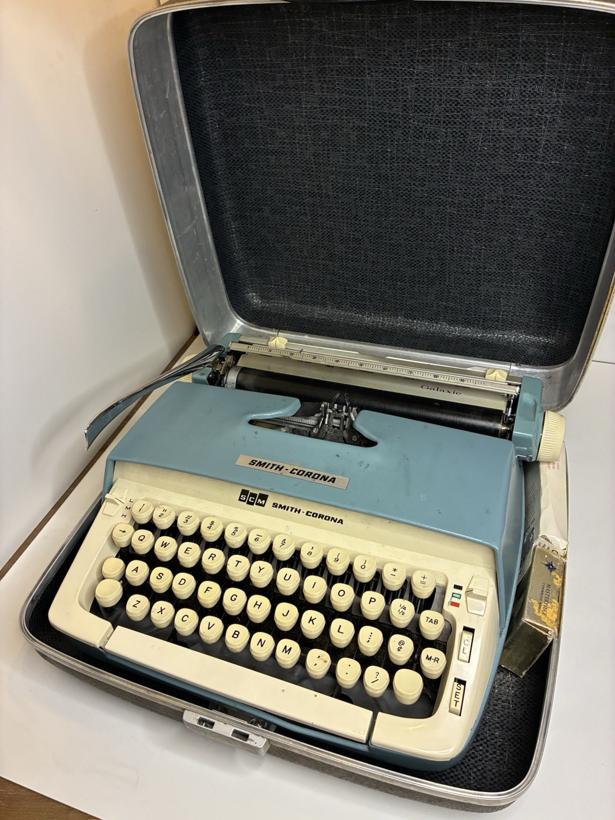 Smith-Corona Galaxie Portable Typewriter Blue/White w/ Carrying Case. as is.