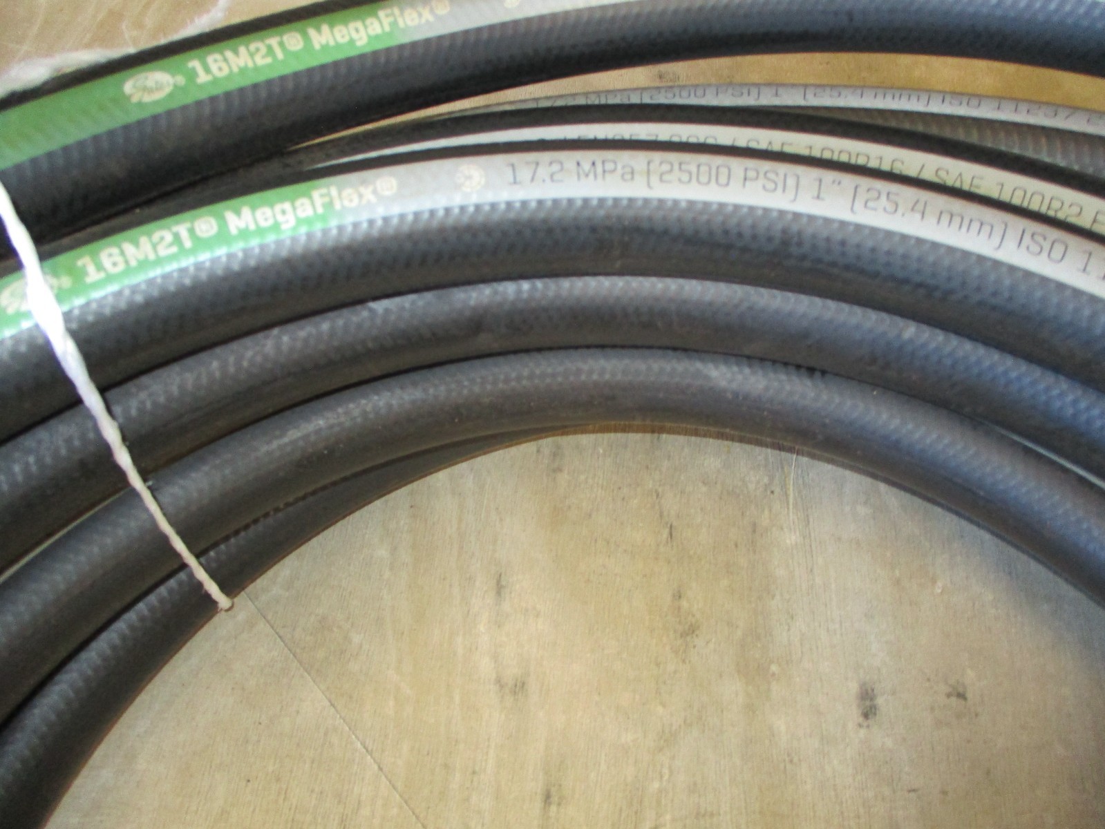 GATES HYDRAULIC HOSE 16M2T 1″ 50′ FEET TWO WIRE HOSE SAE 100R16 2500 PSI