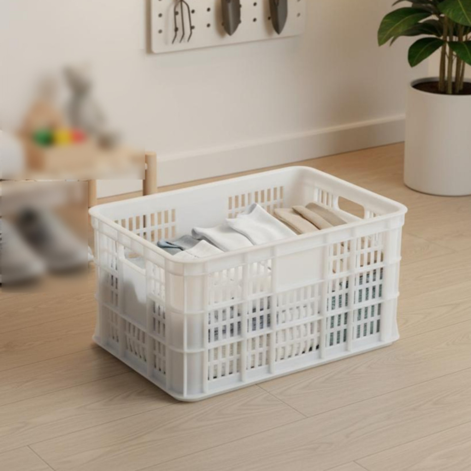Ventilated Plastic Container Lightweight for Warehouse, Business Owners