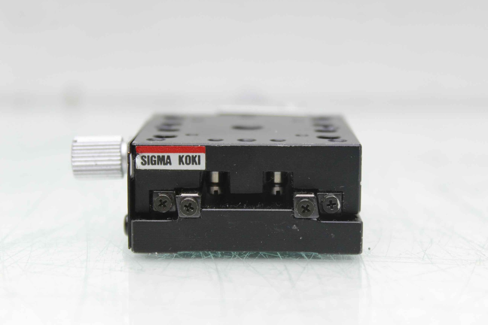 Sigma Koki TAM-401 40mm Crossed Roller Stage w Micrometer Handle +/-6.5mm Travel