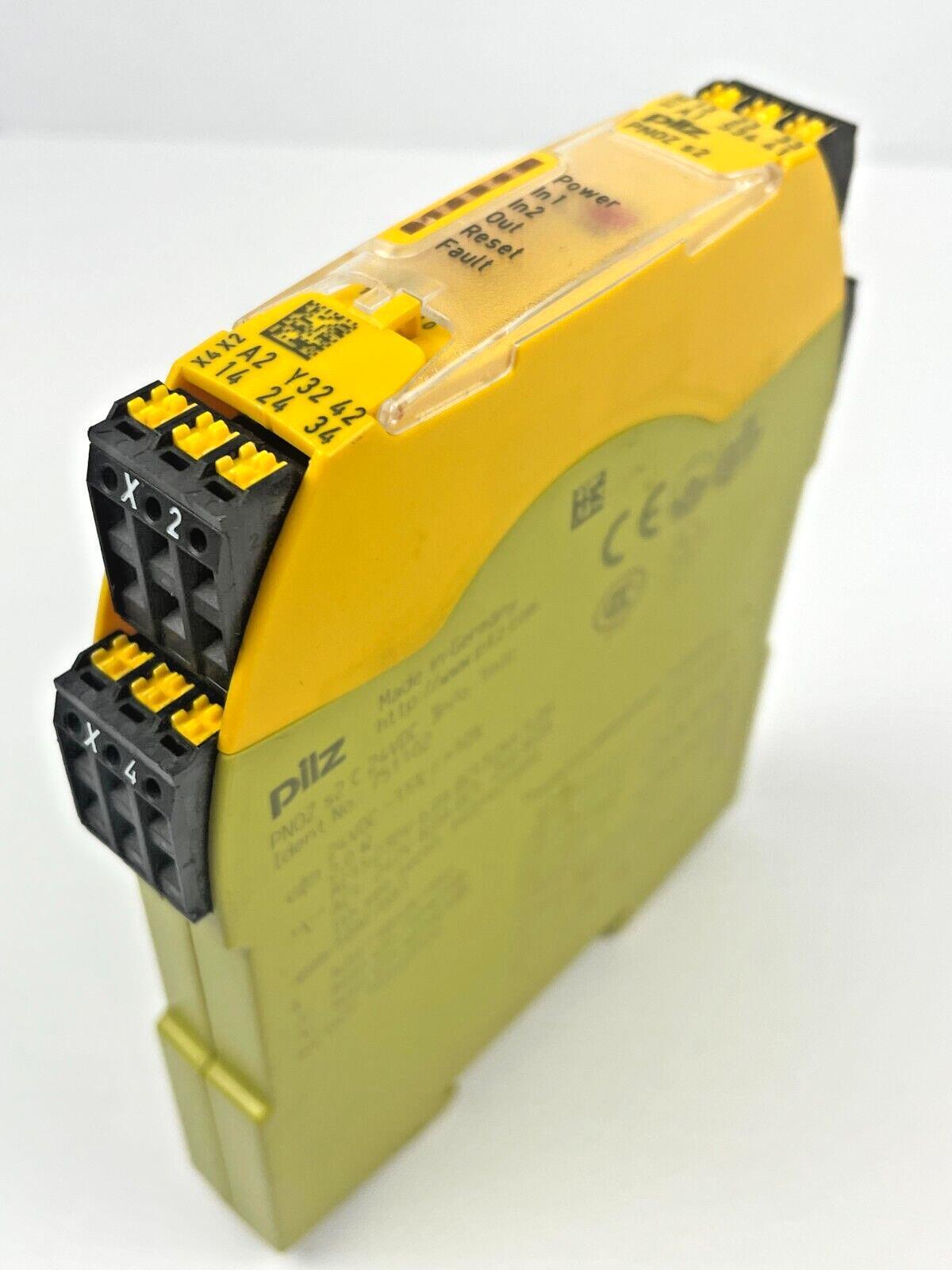Pilz PNOZ s2 C Safety Relay, 751102, 24VDC, 3 n/o, 1 n/c