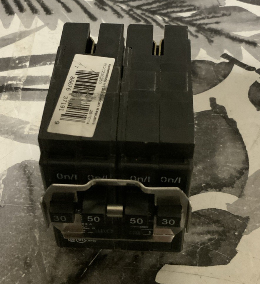 ➿ EATON 15/30 Amp Quad Circuit Breaker -BQC Type BR, Common Trip, UL Listed