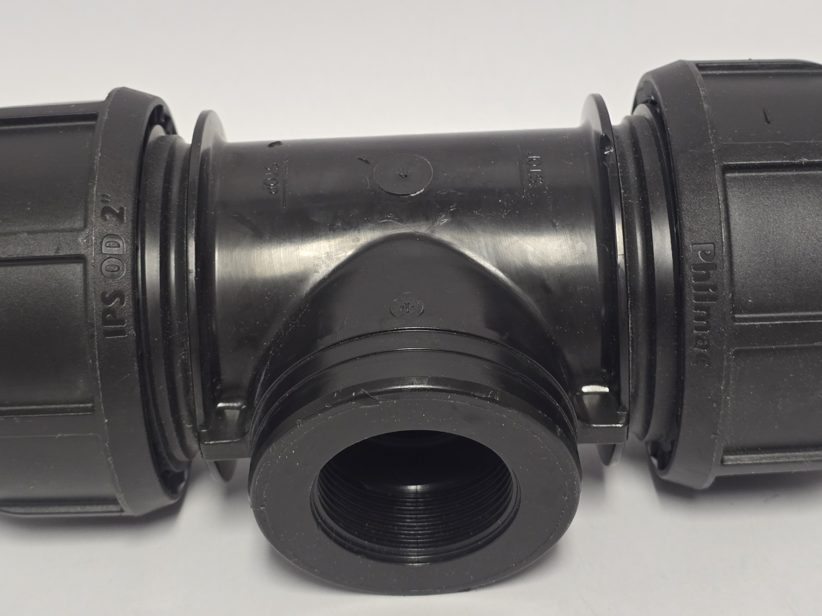 PHILMAC TEE COUPLER FOR MDPE WATER PIPE FEMALE 2″x2″x2″