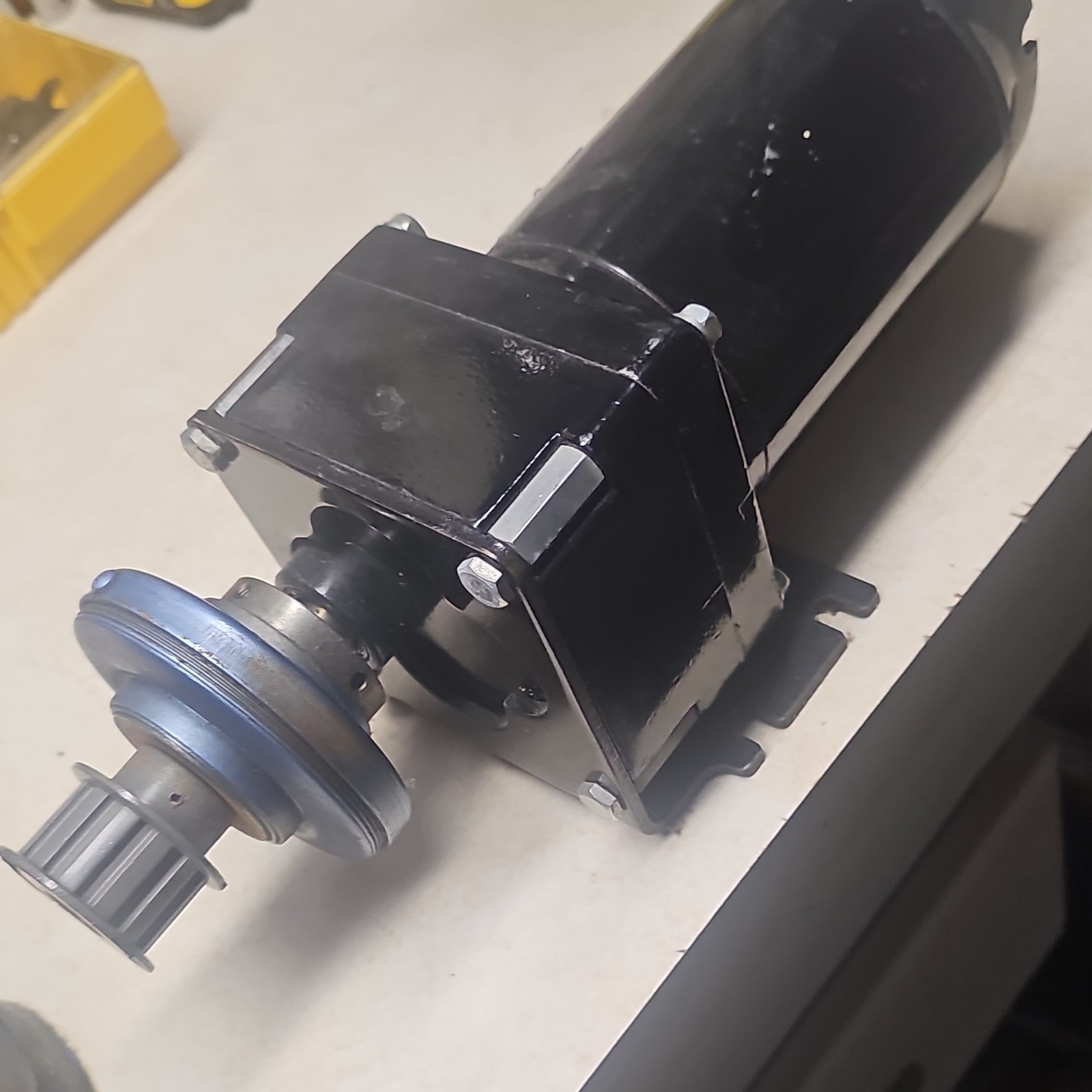 Bodine Electric Company DC Gearmotor 130V 1/8HP 21LB-IN 266RPM 3.40:1 (new)