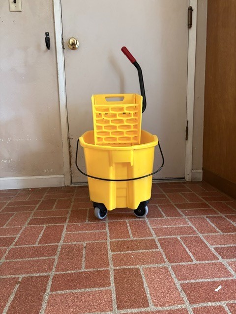 Rubbermaid Commercial Products Wavebrake 35Qt Side Press Bucket and Wringer -…