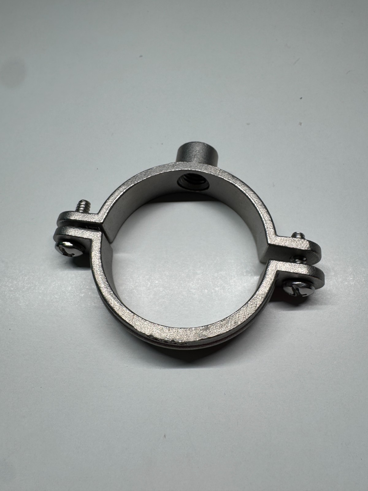 1-1/2″ 304 Stainless Steel Split Ring Pipe Hanger (1.90″ OD)