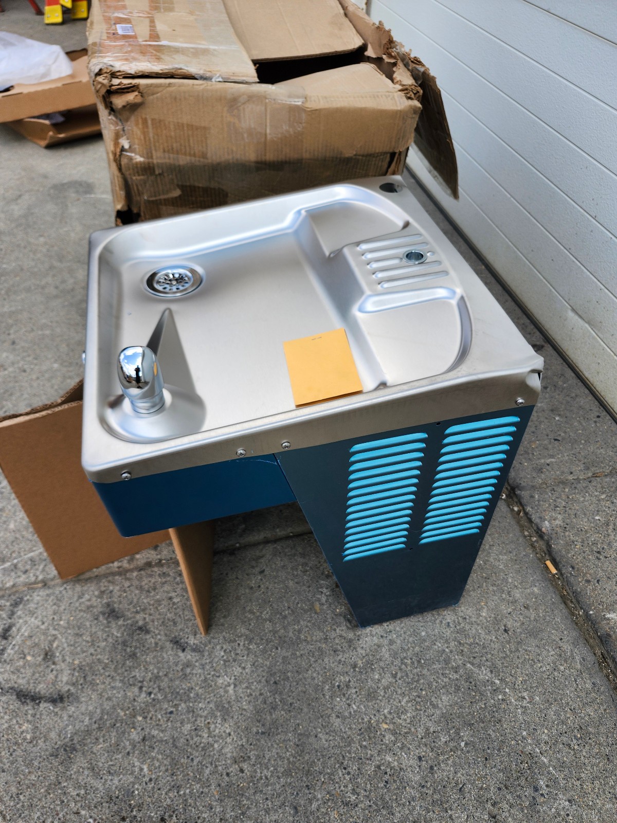 Elkay VRCGRN8WS 115V Wall Surface Mount Indoor Refrigerated Drinking Fountain