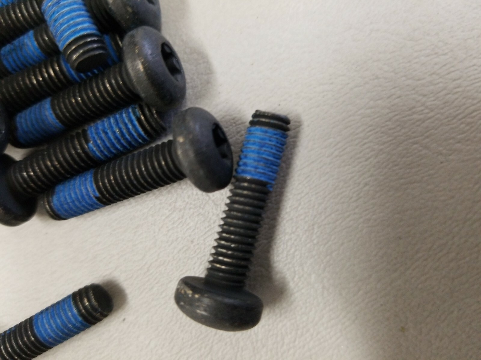 M6 x 25mm steel 6-Lobe Button Head T30 Torx Machine Screws 8468-626