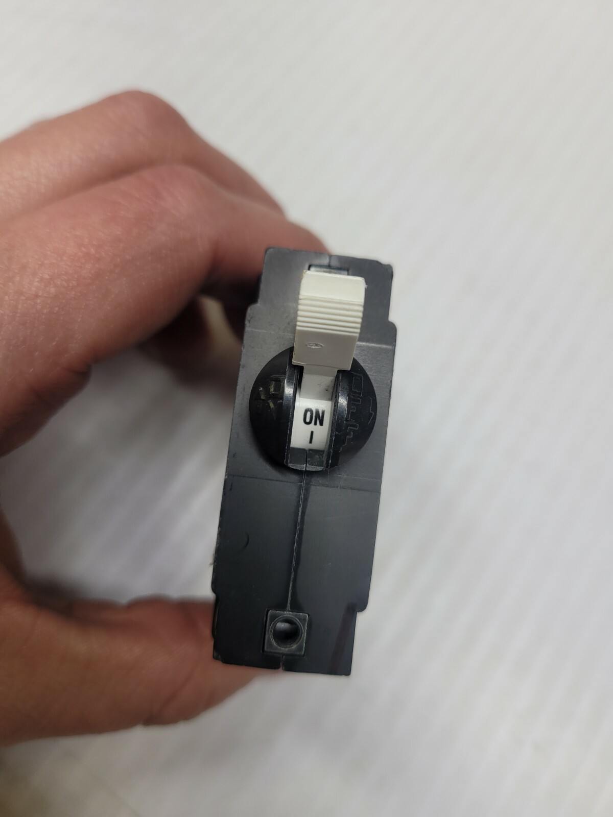 AirPax Circuit Breaker IEG1-34863-15-V