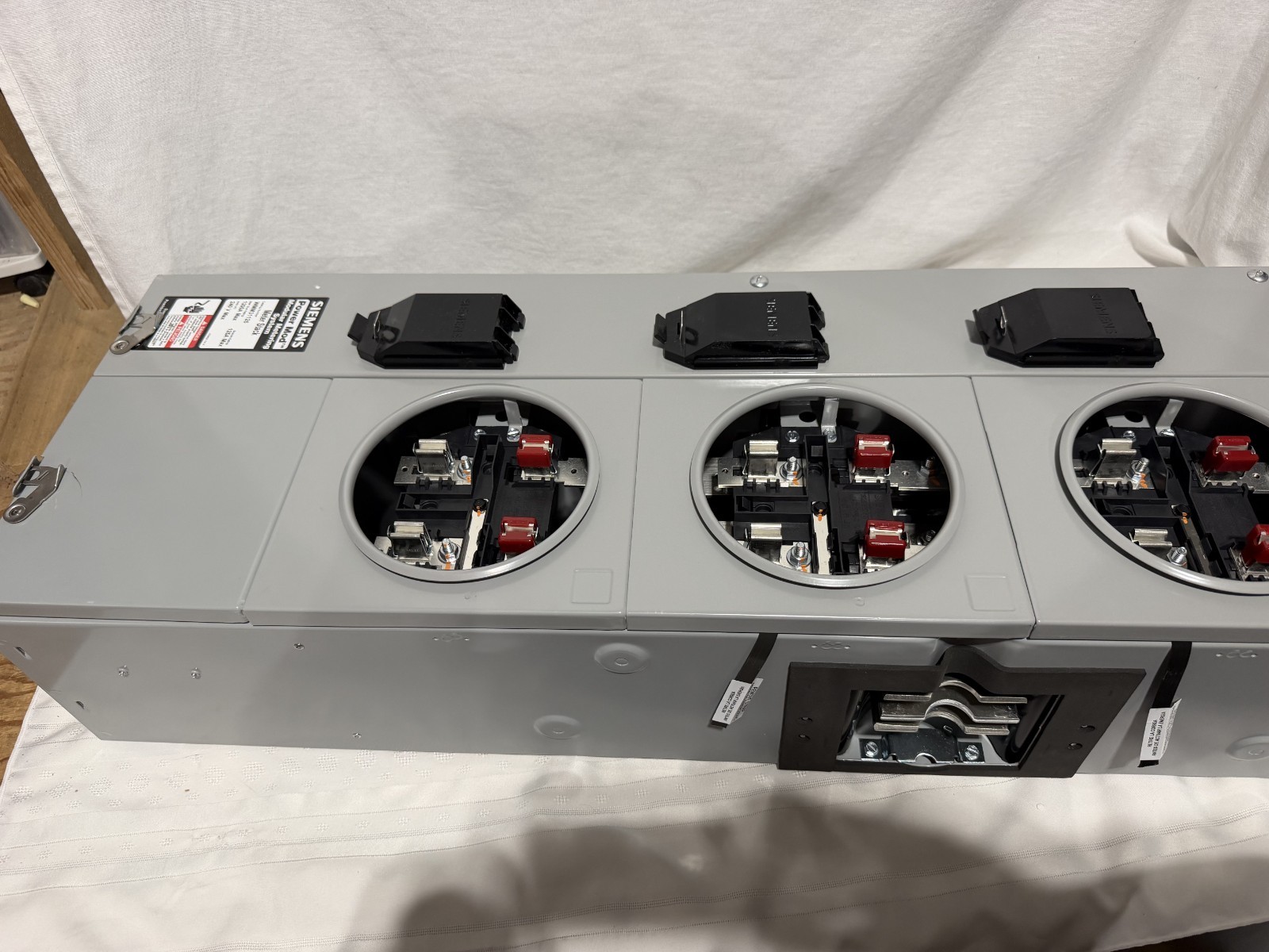 Siemens WMM31125 Power Mod 3-Gang 125A 1200A Bus 240V 4-Jaw Ring Meter Stack 1PH