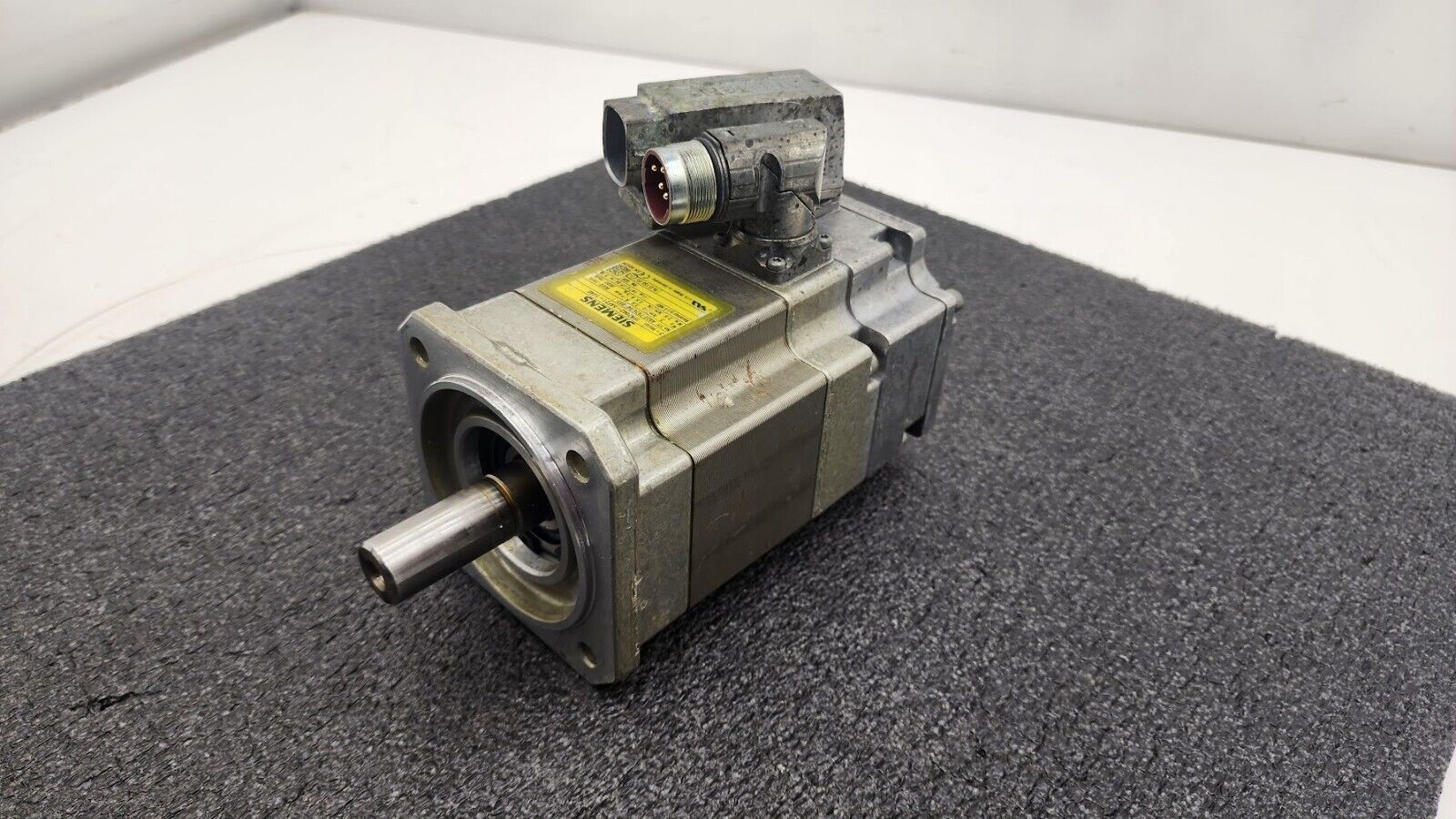 Siemens 1FK7042-5AF21-1UA0 Brushless AC Servo Motor SIMOTICS S 0.82kw