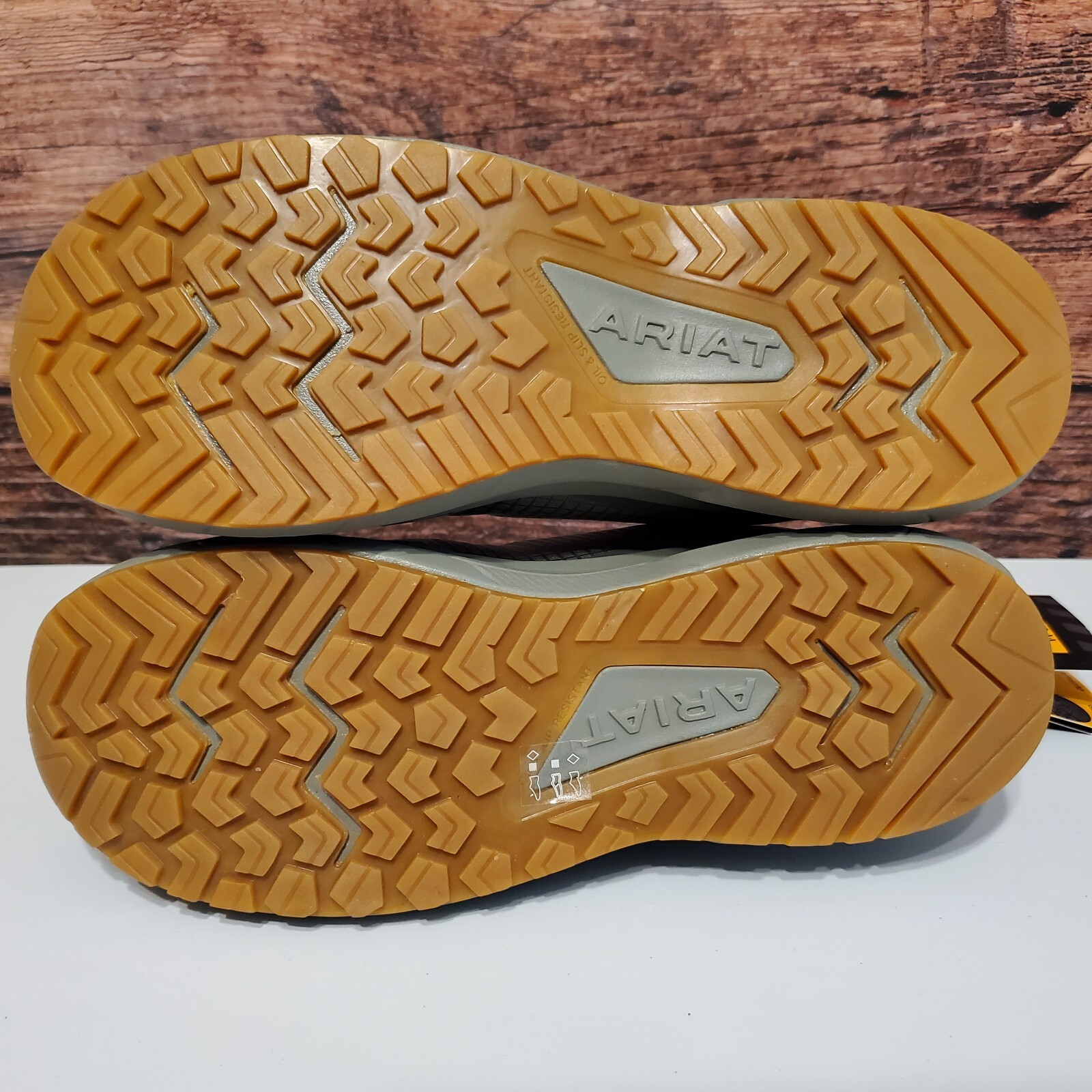 ARIAT Women’s Outpace Composite Toe Work Safety Shoes Willow 7 B Medium