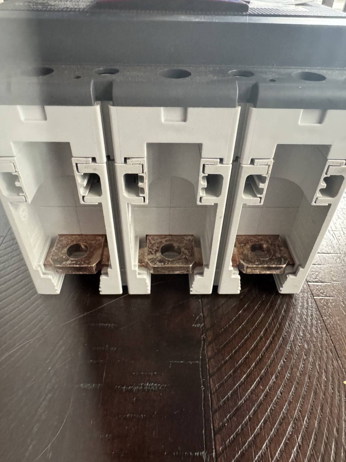 ABB SACE Tmax XT5H 400 ReliaGear 3 Pole 400 Amp 480V Circuit Breaker XT5H & KIT