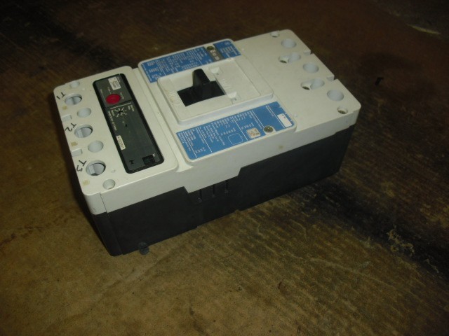 Westinghouse KD3400F 400A 3 Pole Circuit Breaker 600V w/ 2KS250T & KS3250T