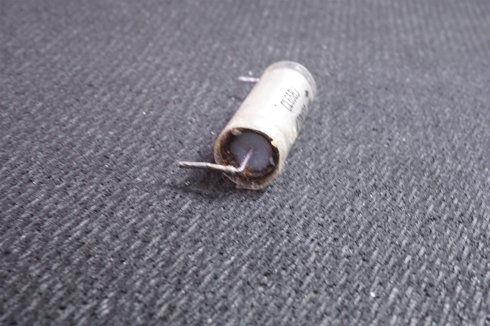 CL65BJ470MP3 GE Wet Tantalum Capacitor 50V 47uF 20% Axial *USED*