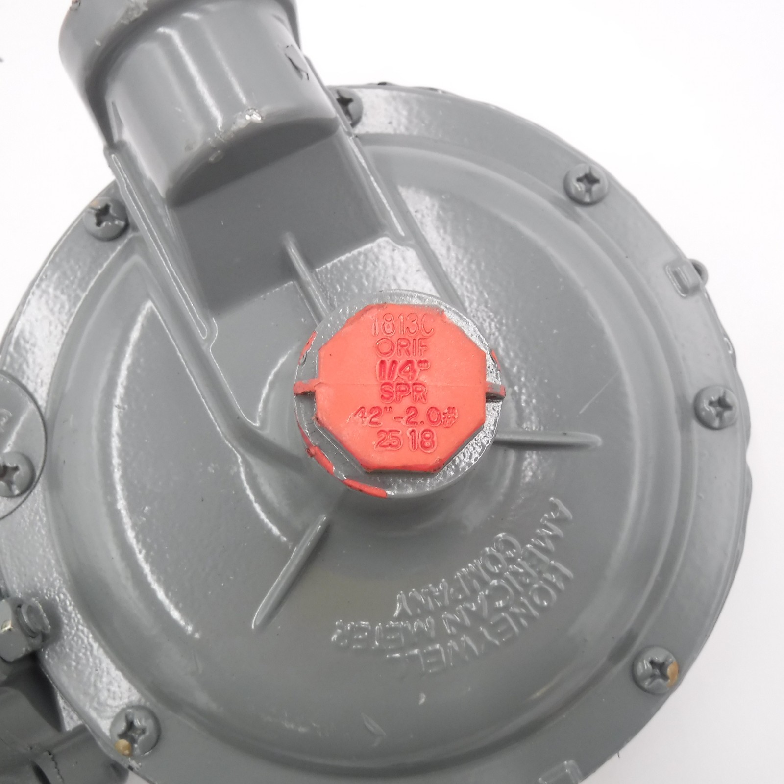 Honeywell 1813C 1-1/4″ FNPT 1/4″ Orifice SPR 42″-2.0 Gas Pressure Regulator