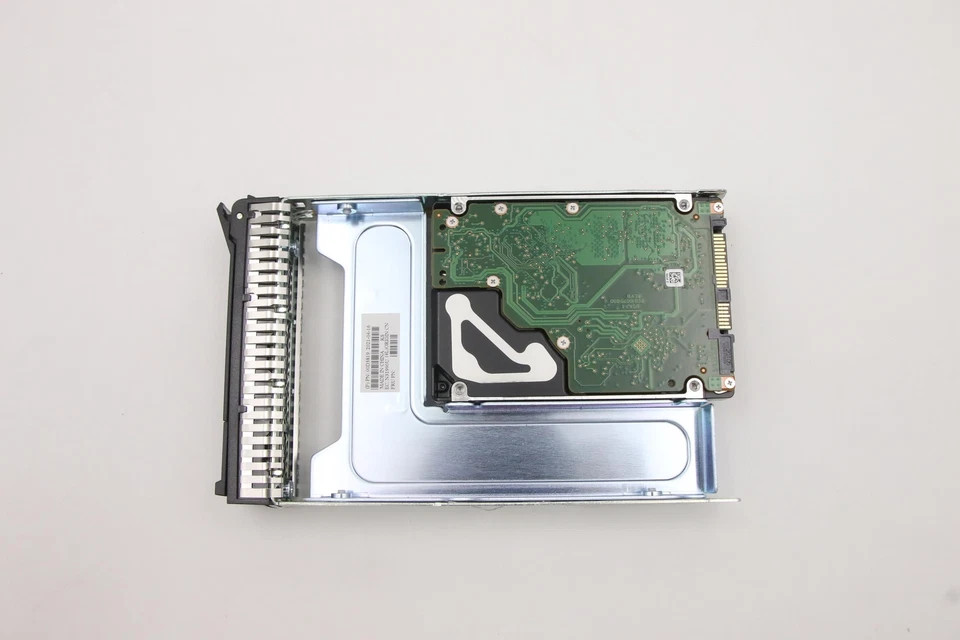Lenovo 00YK029 7XB7A00040 900GB ThinkSystem 3.5” 12GB/s 15K SAS Hard Drive HDD