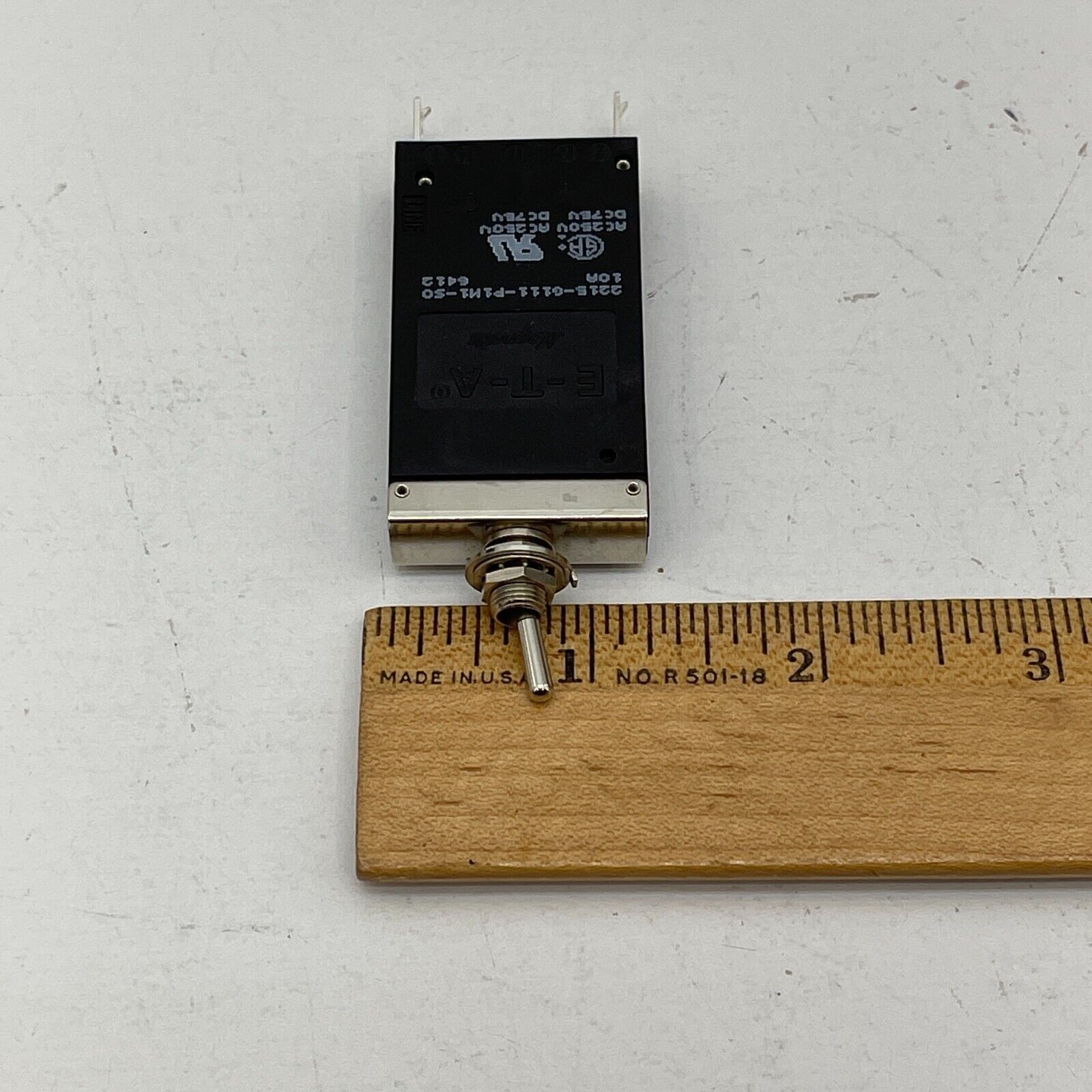 E-T-A 2215-G111-P1M1-S0 10A 1Pole Circuit Breaker Toggle Switch 10A 250VAC 75VDC